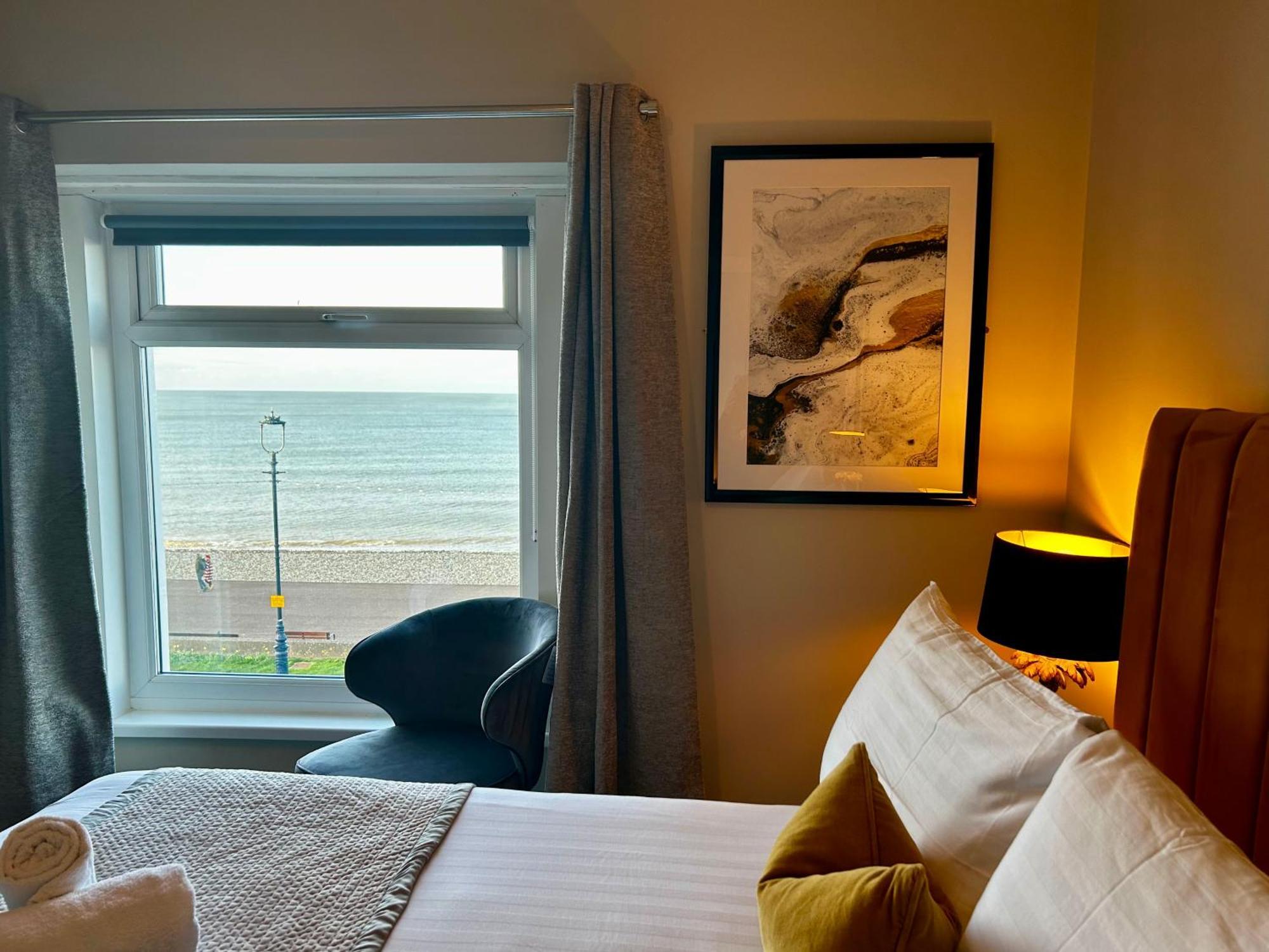 Hotel No5, Beachfront With Free Private Car Park Llandudno Exterior photo