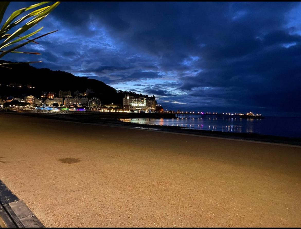 Hotel No5, Beachfront With Free Private Car Park Llandudno Exterior photo