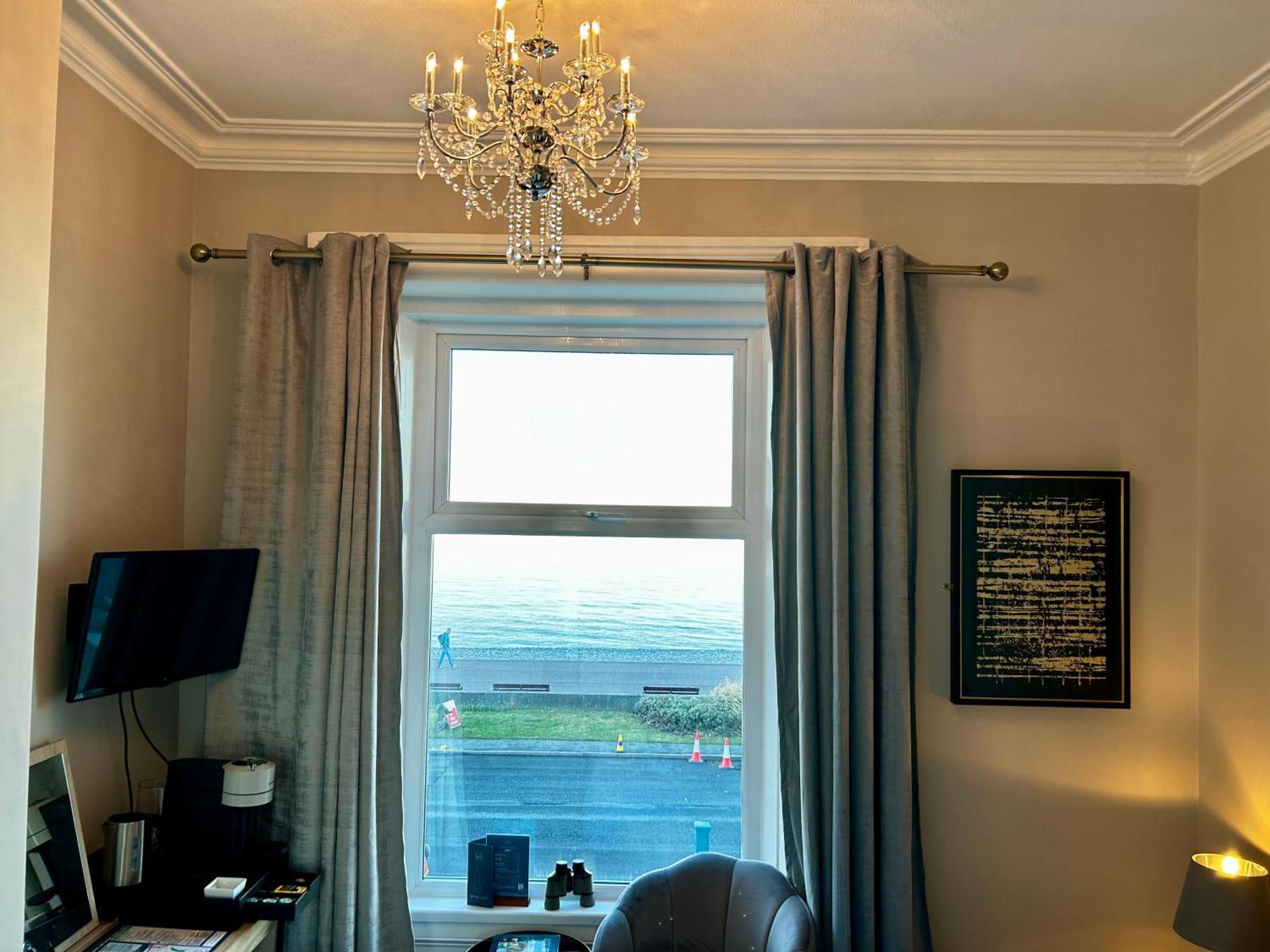 Hotel No5, Beachfront With Free Private Car Park Llandudno Exterior photo